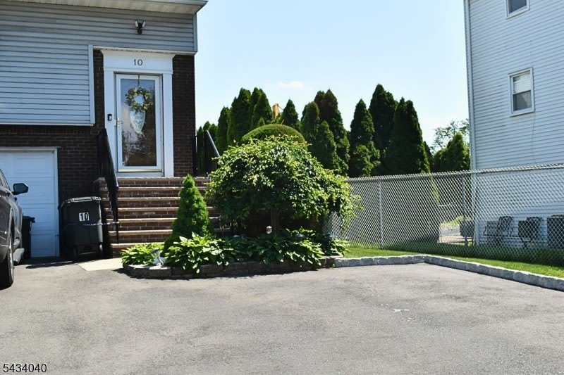 10 Garden Dr – photo 2
