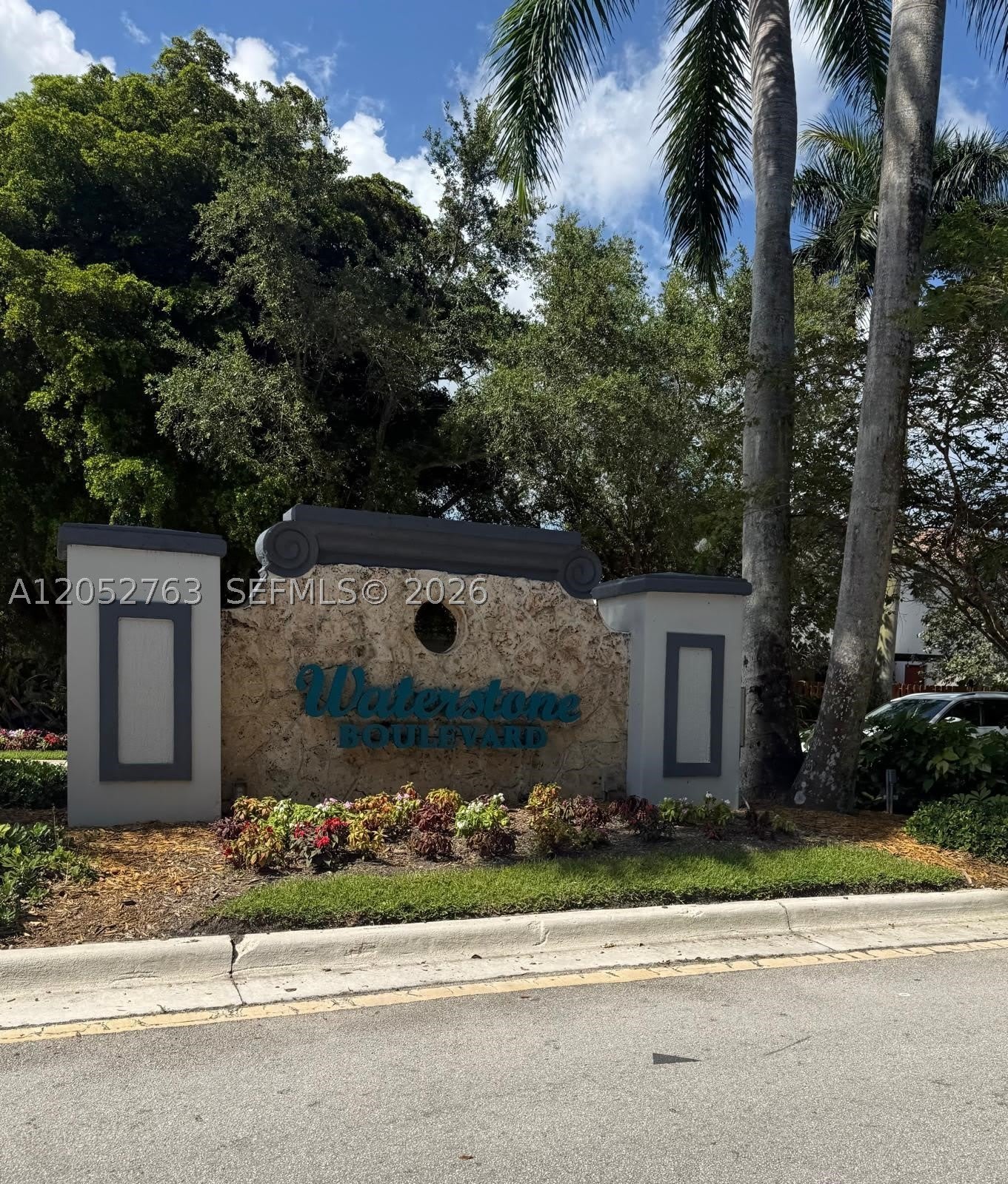 976 NE 42nd Ave – photo 2