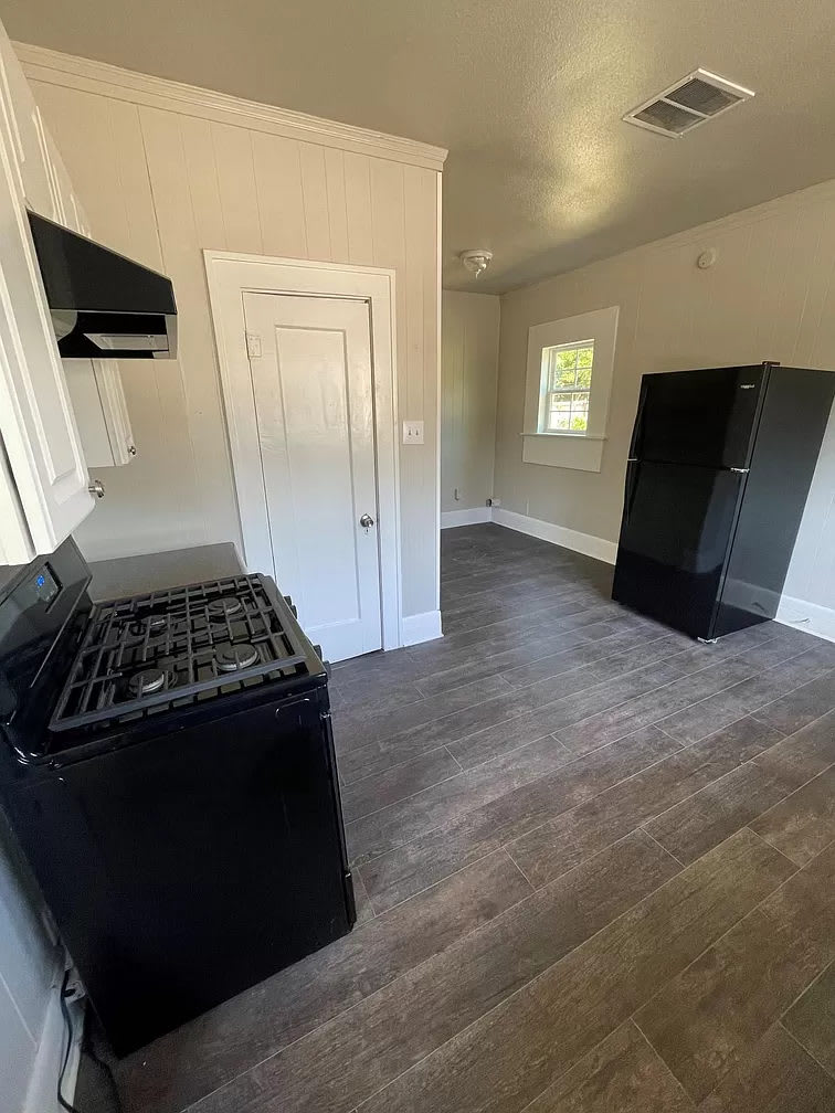 1521 Pine Avenue – photo 5