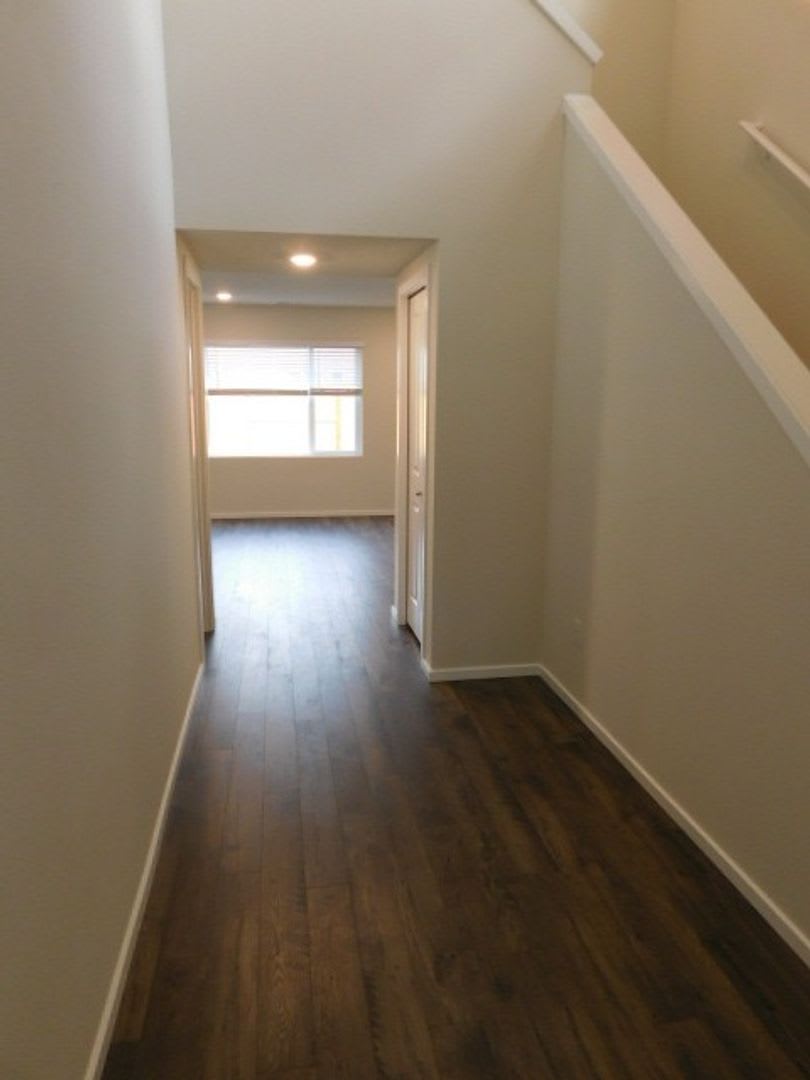 4Bd/2.5Ba Two Story Home – photo 3