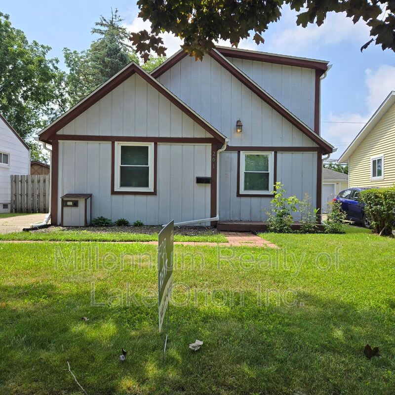 201 W New York Ave – photo 1