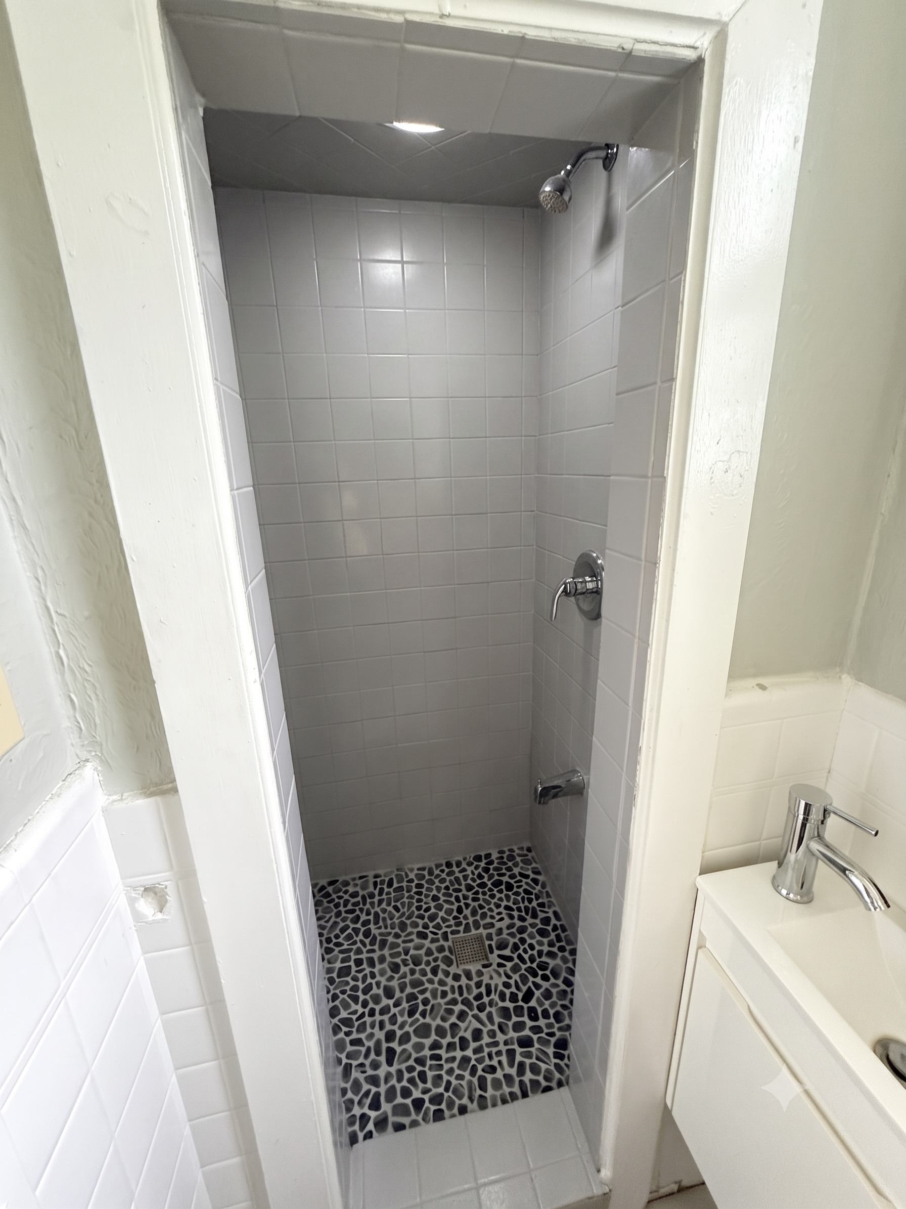 467 Fargo AvenueUnit 1 (lower Front) – photo 5