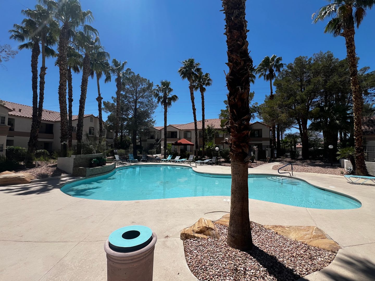 3 Bedroom Condo / One Car Garage / Gated with Community Pool – photo 4