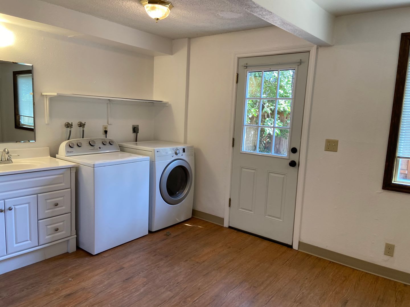 Four Bedroom Home Near Campus – photo 3