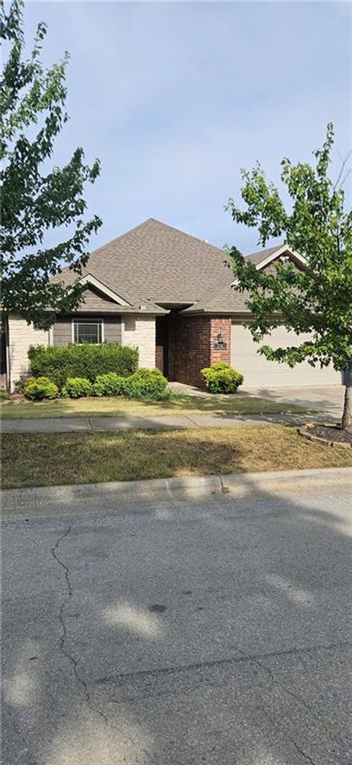 Nice Home Centrally Located in Fayetteville – photo 1