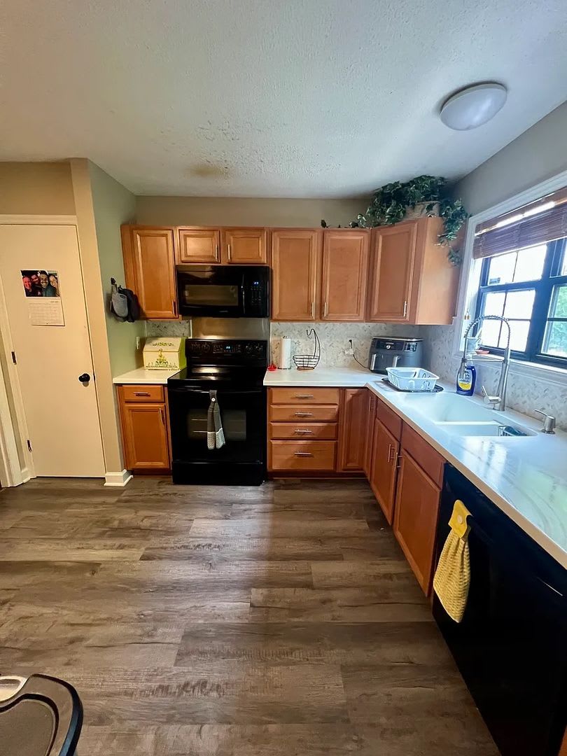 Room in 3 Bedroom home in Durham – photo 4