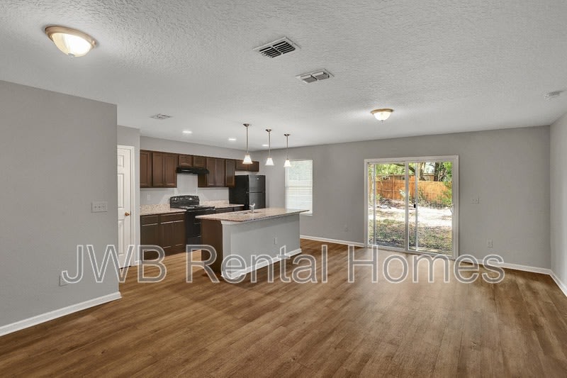 4643 Williamsburg Ave – photo 5