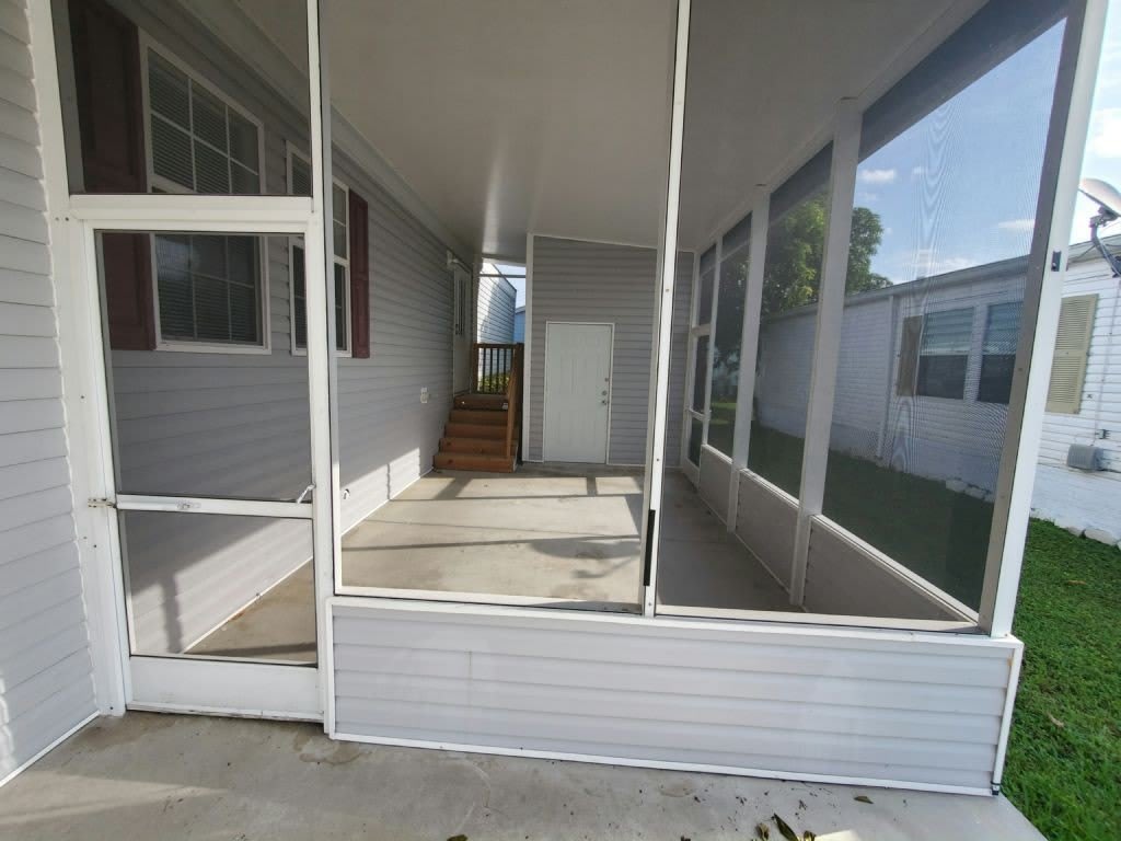 6423 NW 28th St – photo 2
