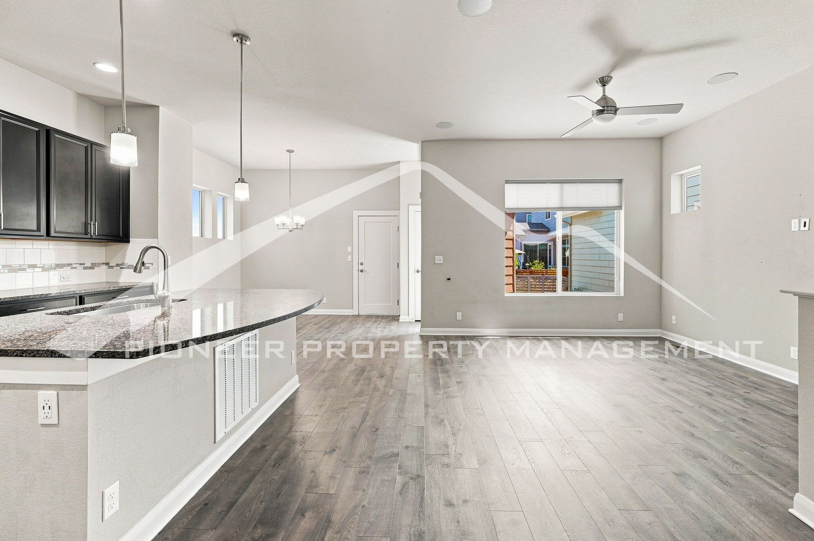 Gorgeous Home with Central AC and Washer/Dryer – photo 5