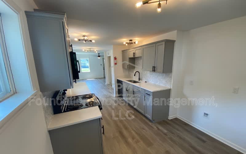 3694 Marion Avenue – photo 5