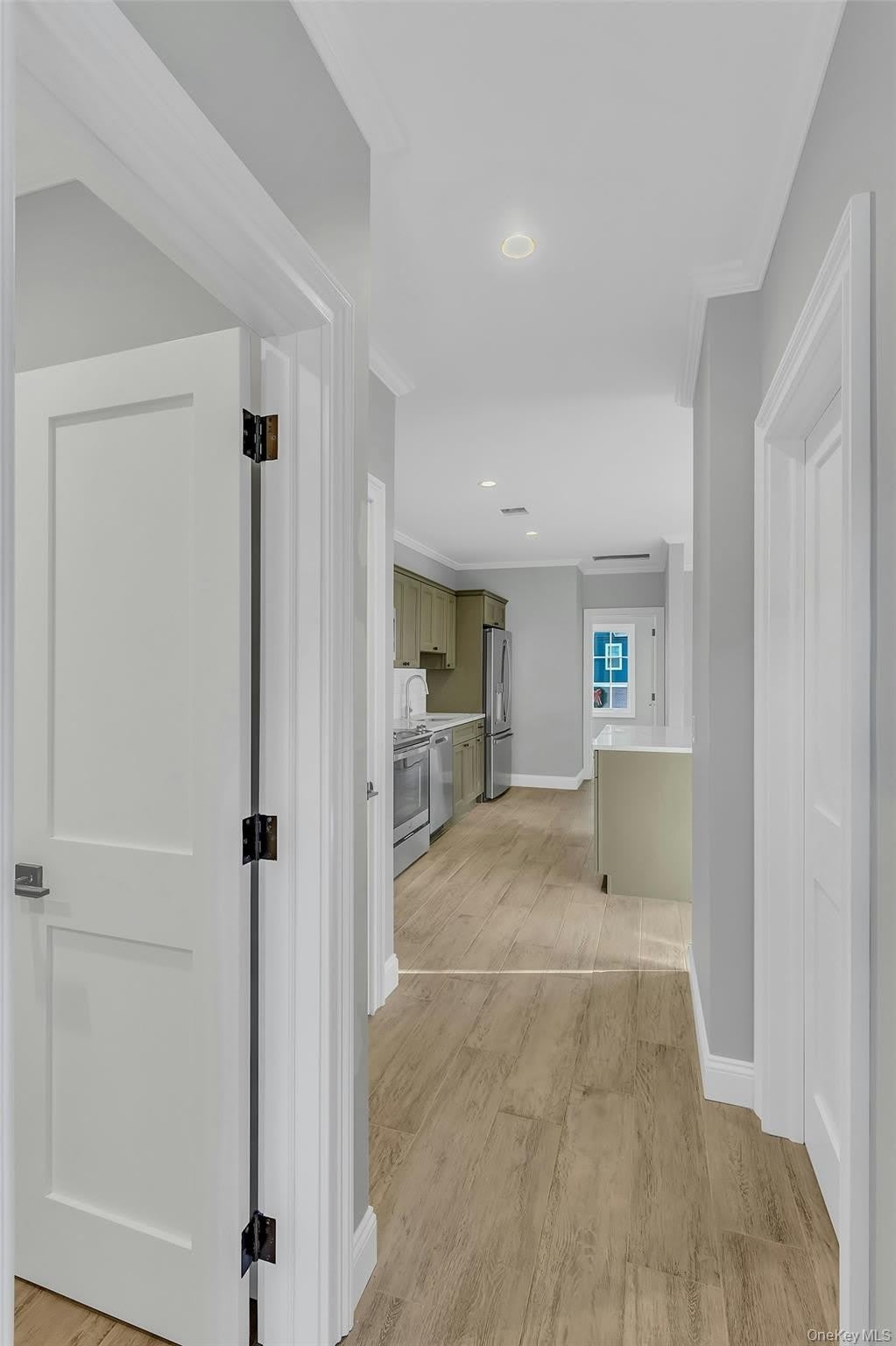 156 W Broadway – photo 3