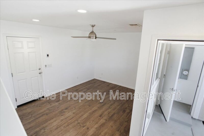 14854 Nordhoff Street – photo 3