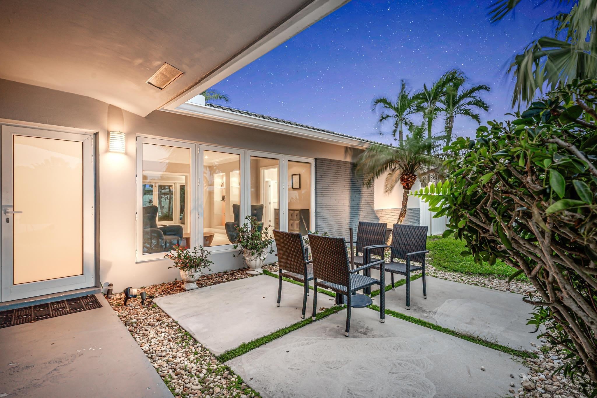 4310 NE 15th Way – photo 5
