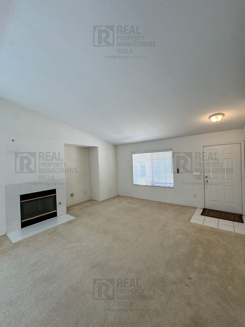 *55+ COMMUNITY* Charming 3 Bedroom, 2 Bathroom Home in Hemet – photo 5