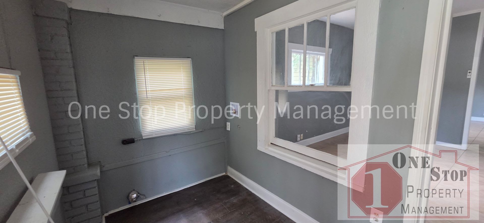 Beautiful 3 Bedroom 2 Bathroom in KCMO! – photo 3