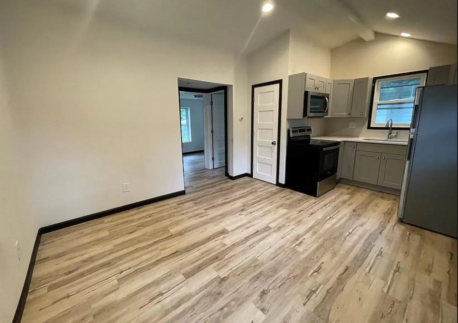 830 Harrison Street – photo 3
