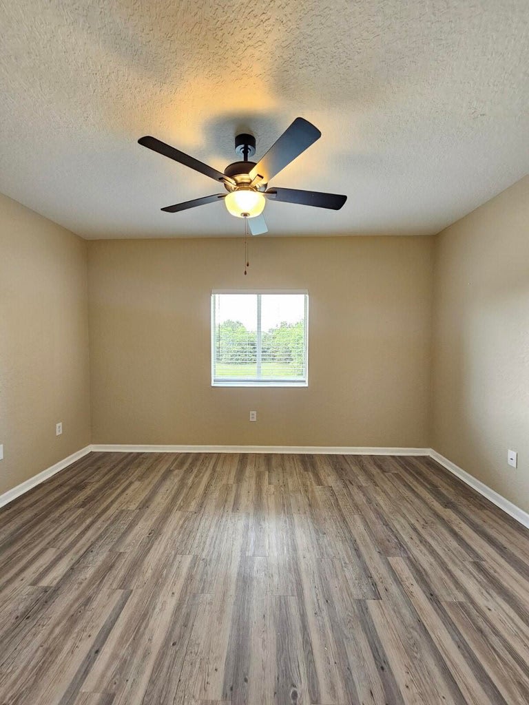 1063 Golden Lakes Blvd – photo 3