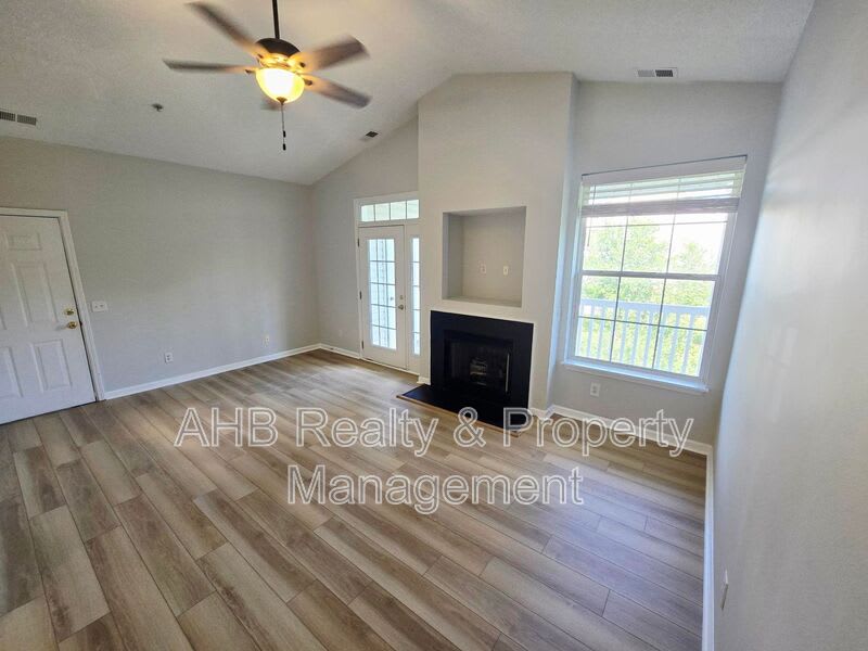 3010 Winston Drive – photo 2