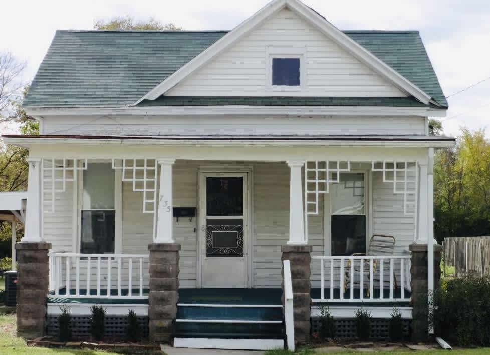 735 E. College – photo 1