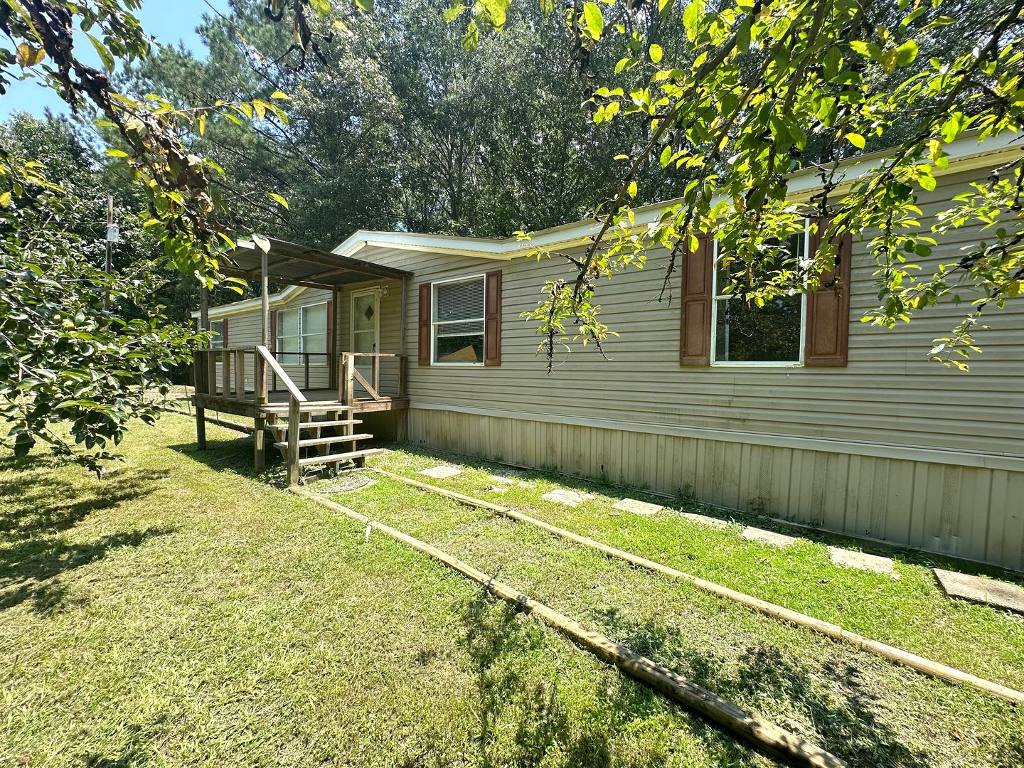 3 Bed, 2 Full Bath – photo 1