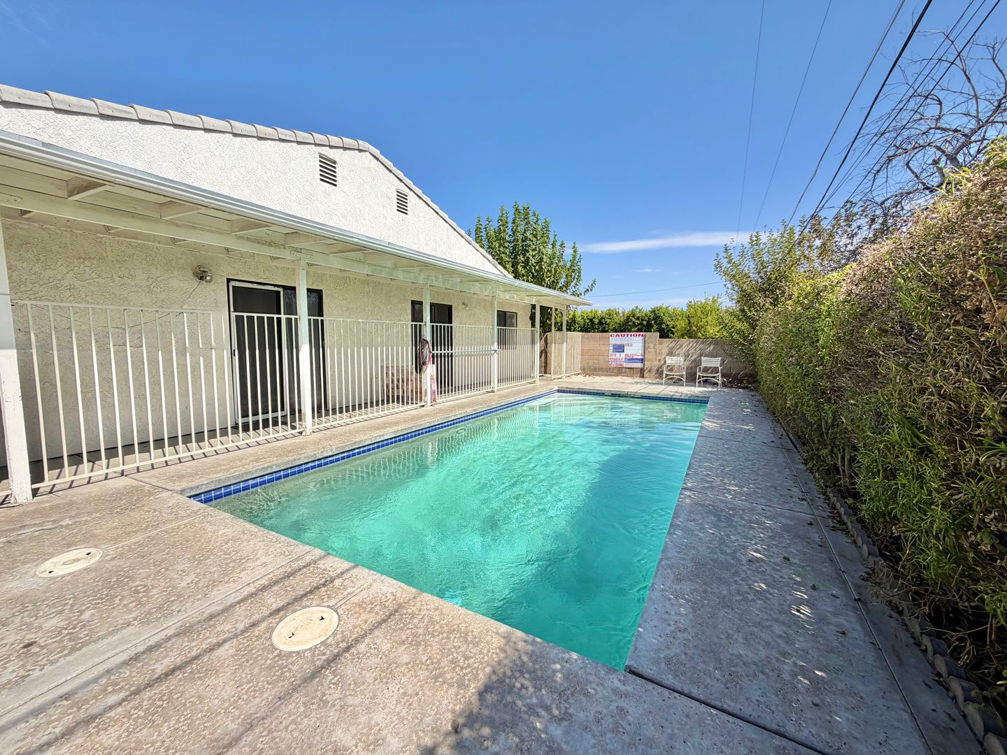 AVAILABLE NOW!! 3 Bedroom 2 Bathroom Duplex in Cathedral City! – photo 2