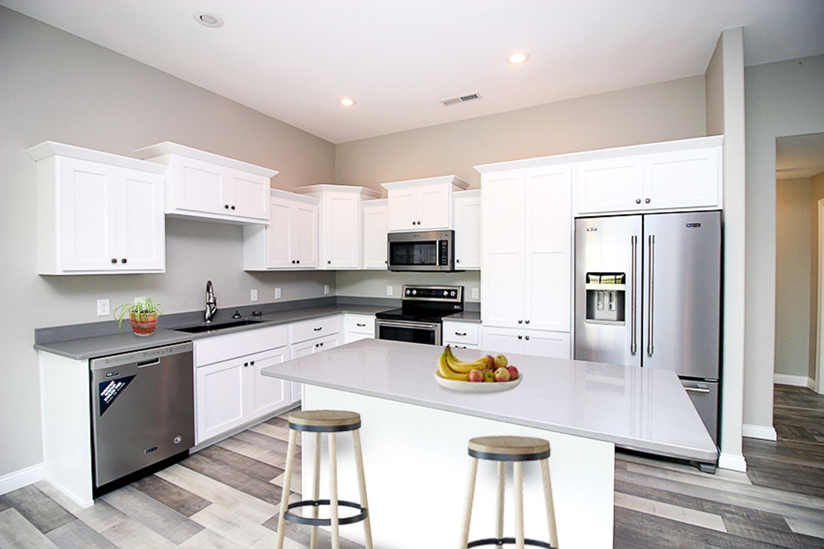 One Month FREE on a 13-Month Lease! Sign by August 31st! – photo 3