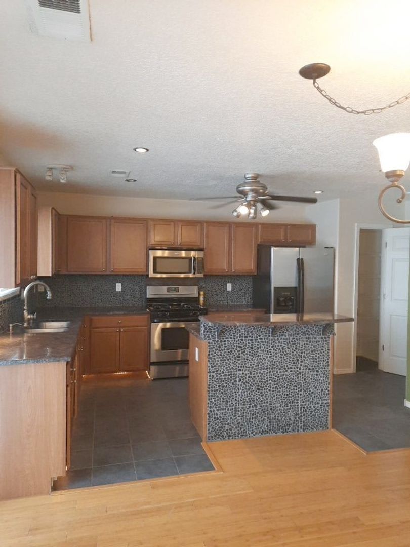 1809 Black Gold Street Se Beautiful Home 3 Bedroom 2 5 Bathroom Don T Miss Out Showings Available – photo 5