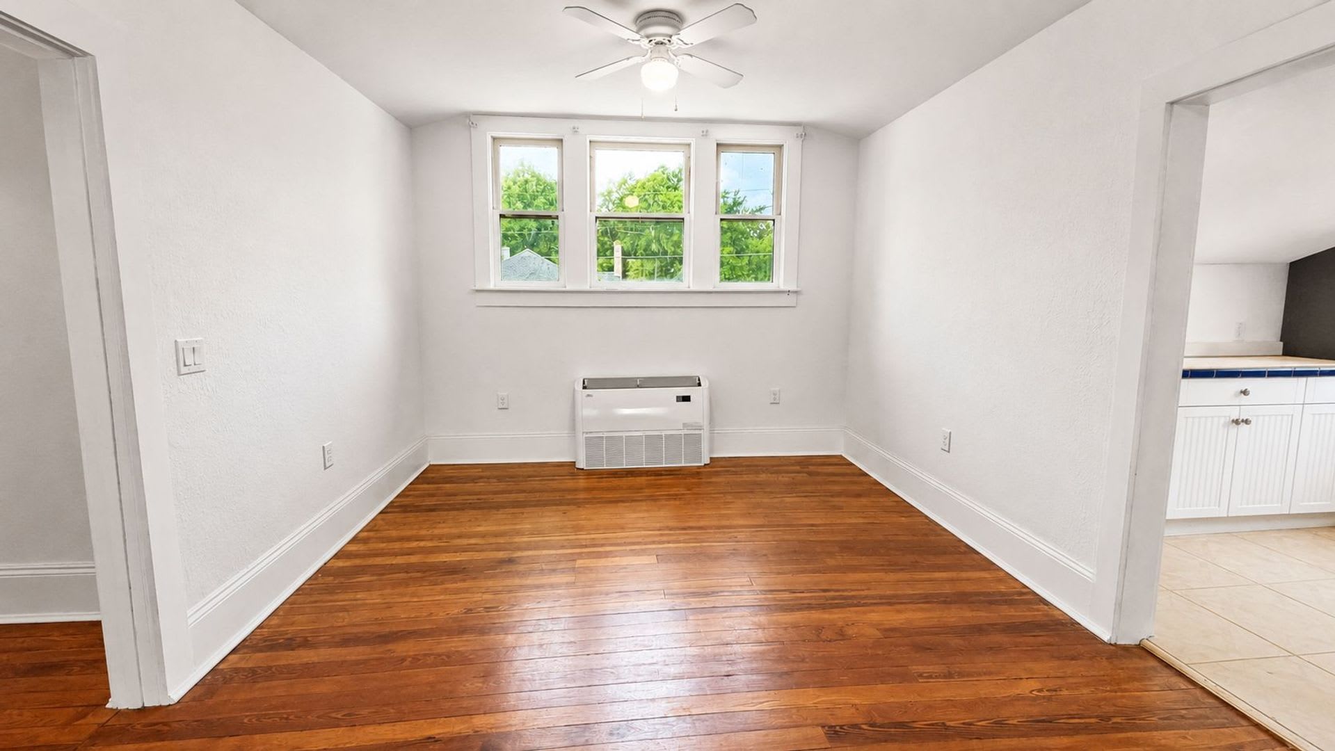 Unique 2 Bedroom Apartment in Downtown Leesburg Across from the Park – photo 5