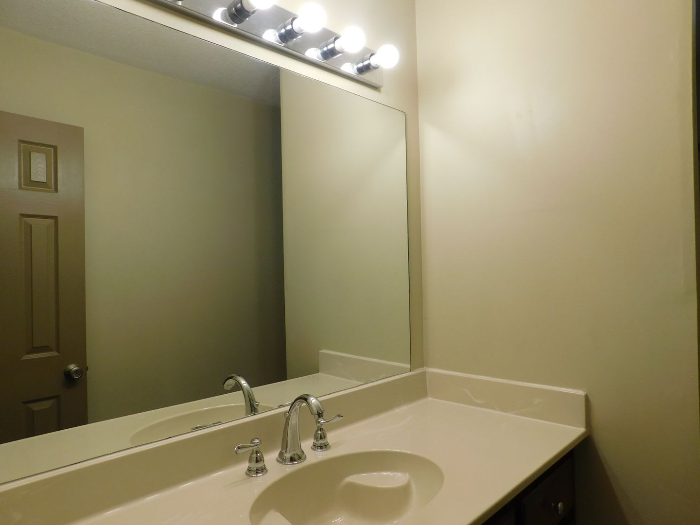 Charming 3 Bedroom 2 Bath House – photo 4