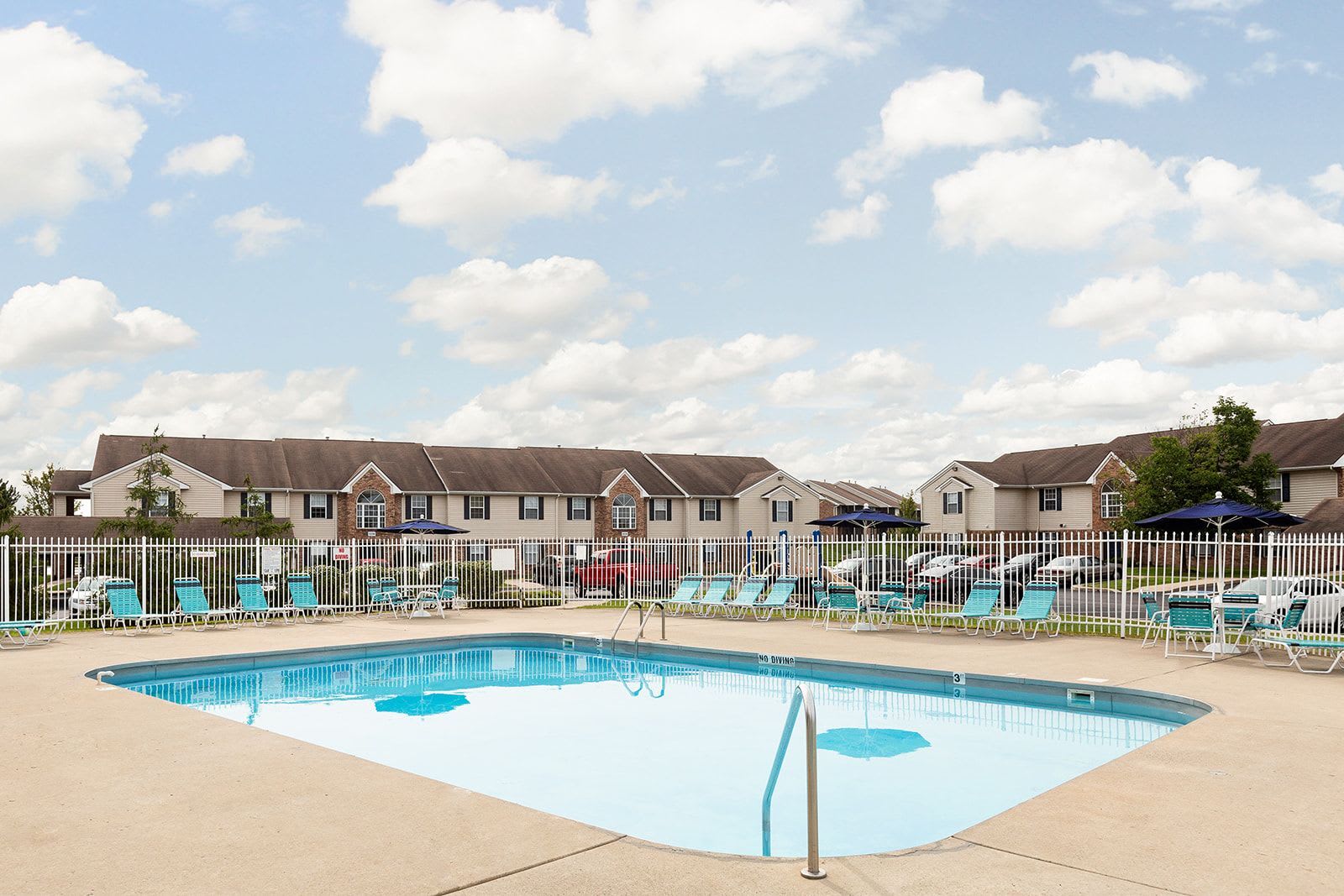 Island Club Apartments – photo 2