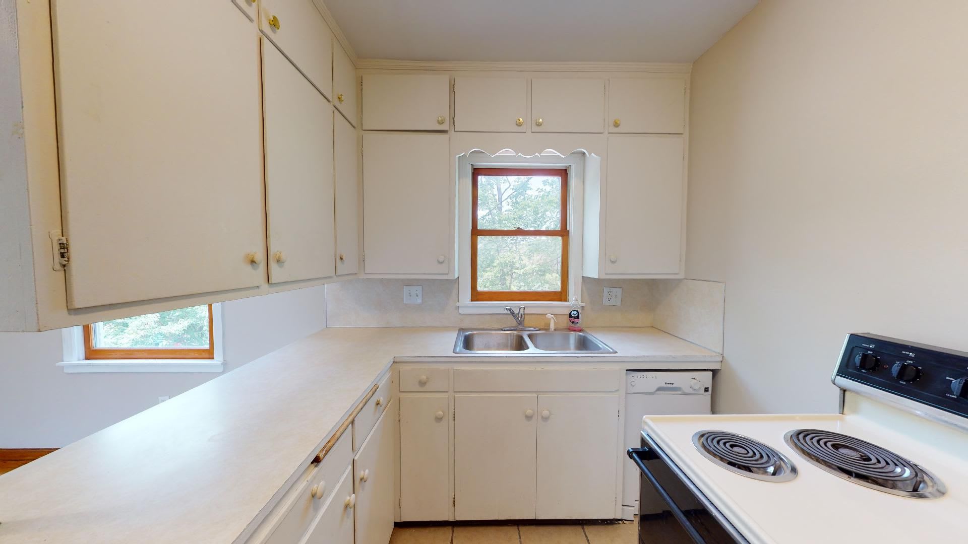 Walk to ISU • Washer/Dryer • 3 Large Bedrooms • Only $450/person * Available Immediately – photo 2