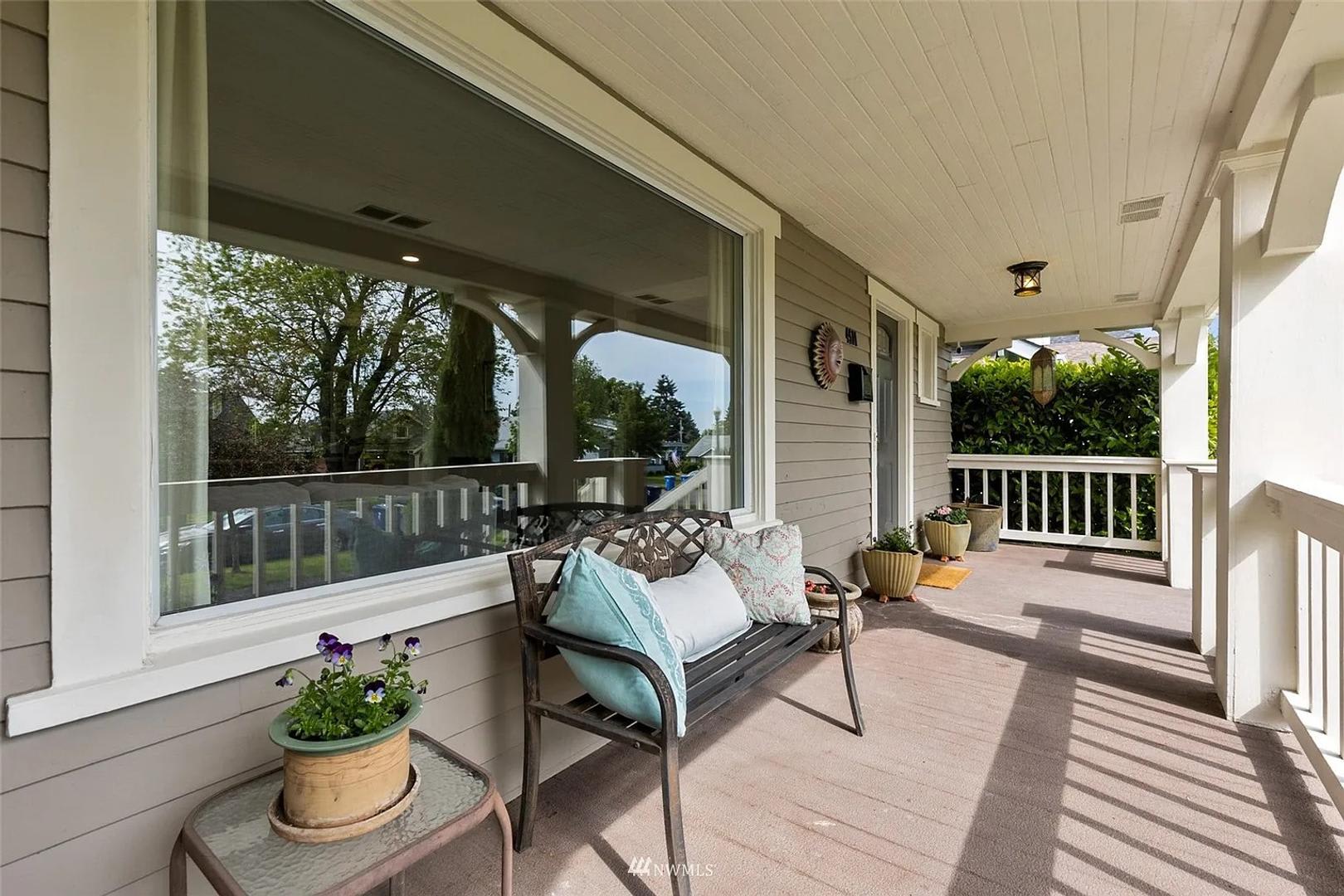Beautiful, Spacious Tacoma Home! Apply today! – photo 3