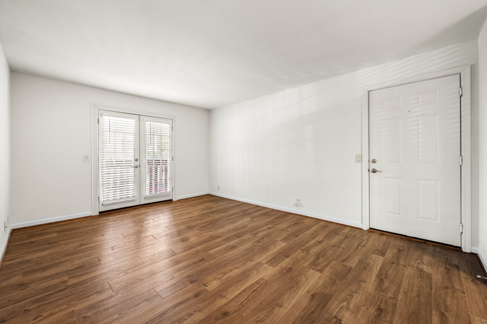 2905 Burch Avenue – photo 2