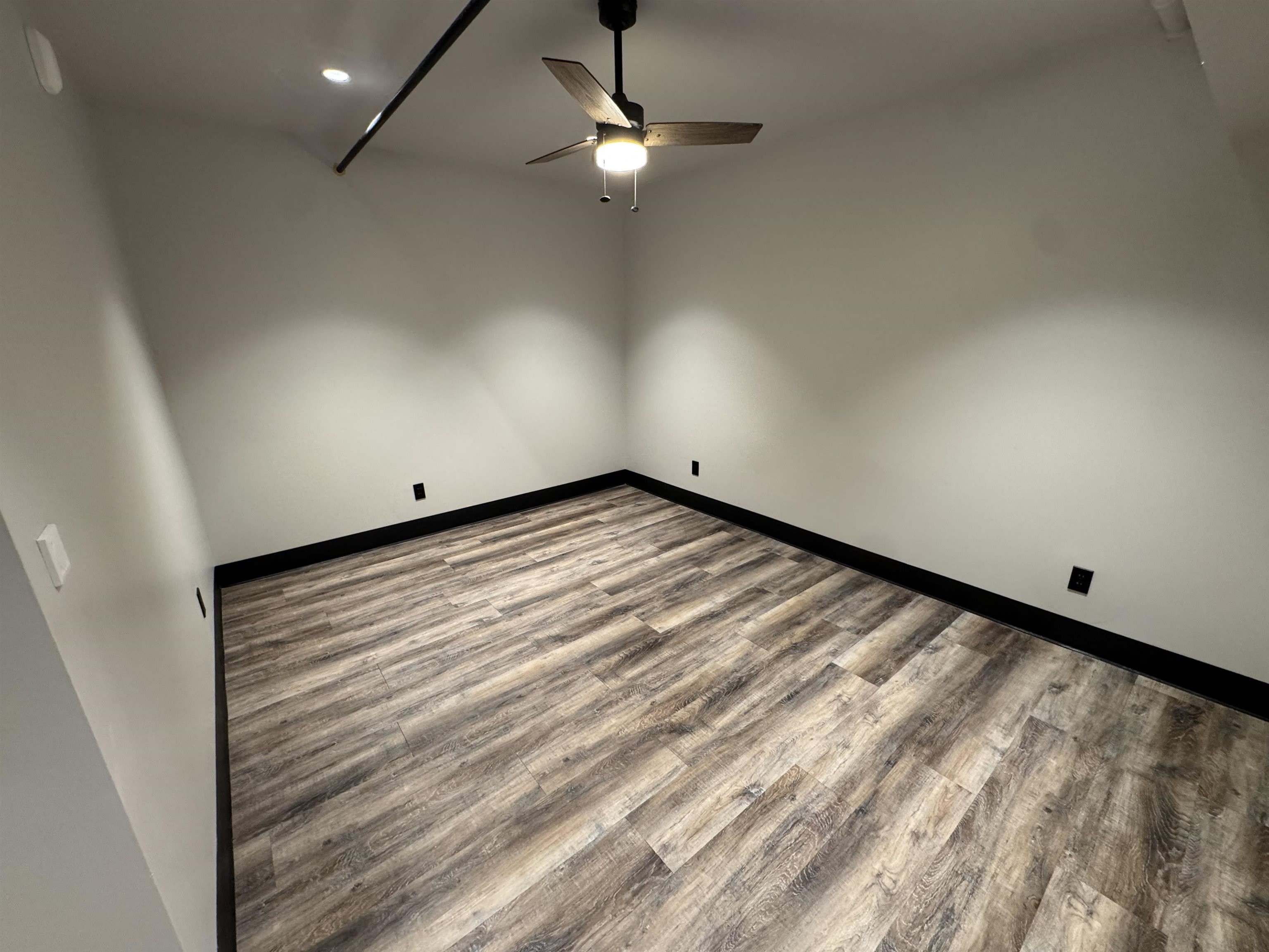 826 W 8th Street – photo 5