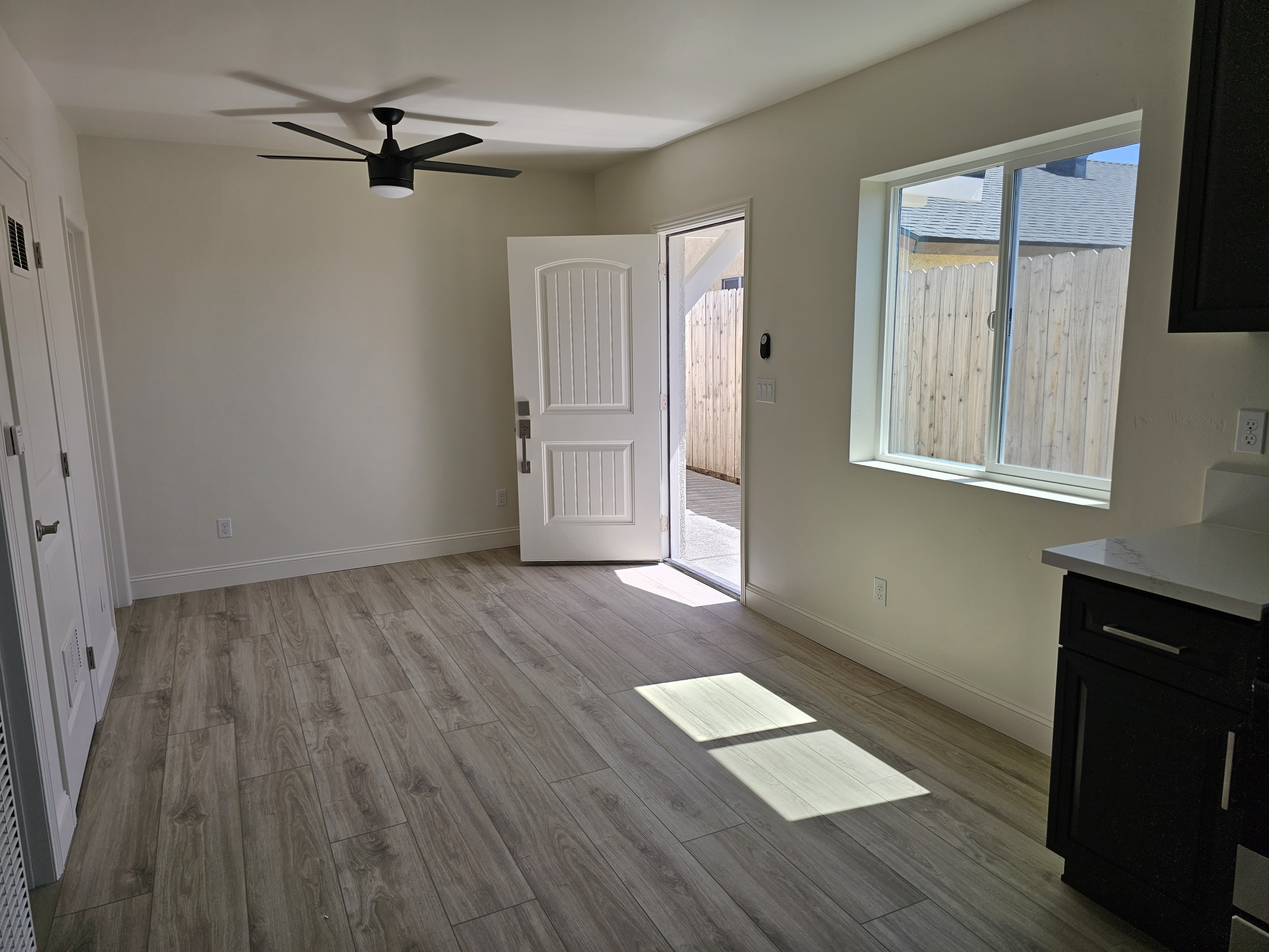 1654 N Russell Ave – photo 5