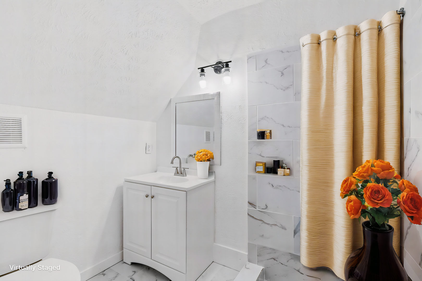 Cozy Renovated 3-Bedroom Duplex Apartment in Sherman – photo 4