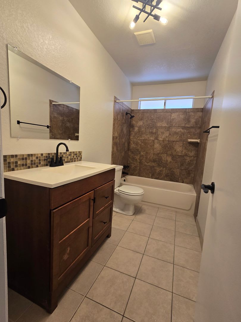 2 BR 1 BA available now – photo 5