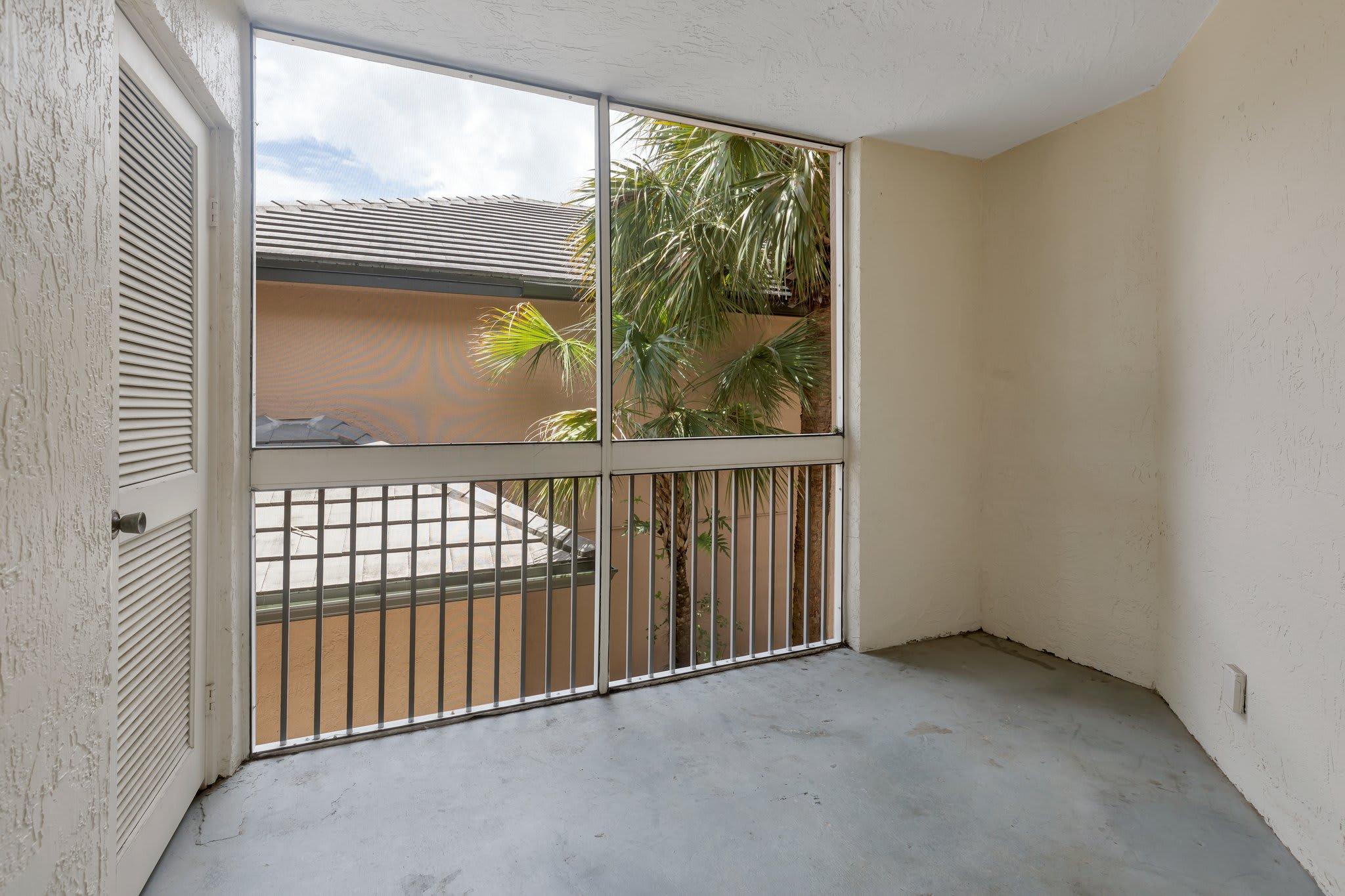 9933 Westview Dr Apt 423 – photo 4