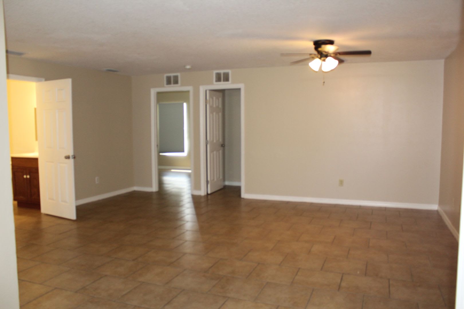 3 bedroom home with partial fenced yard – photo 3