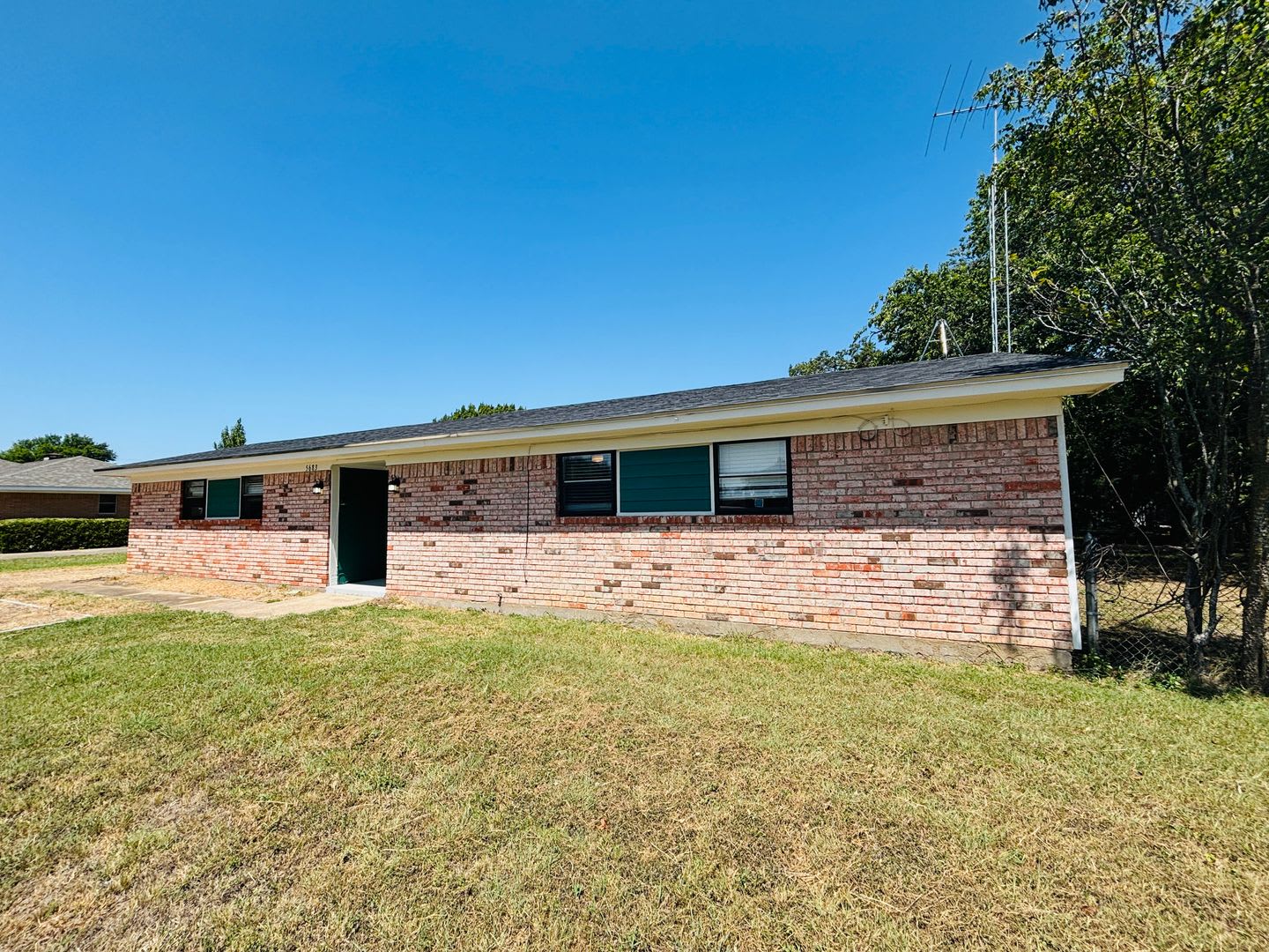 3-Bedroom, 2 Bat Single Family for Rent in Hillsboro, TX – photo 2