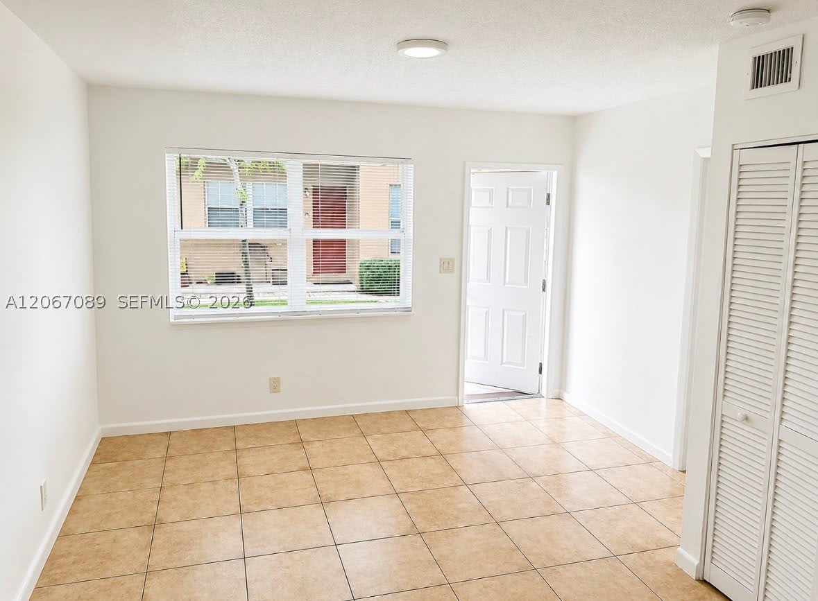 272 SW 3rd St – photo 2