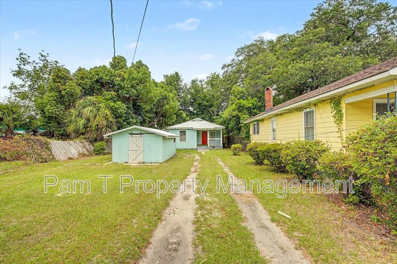 212 W 58th St – photo 2