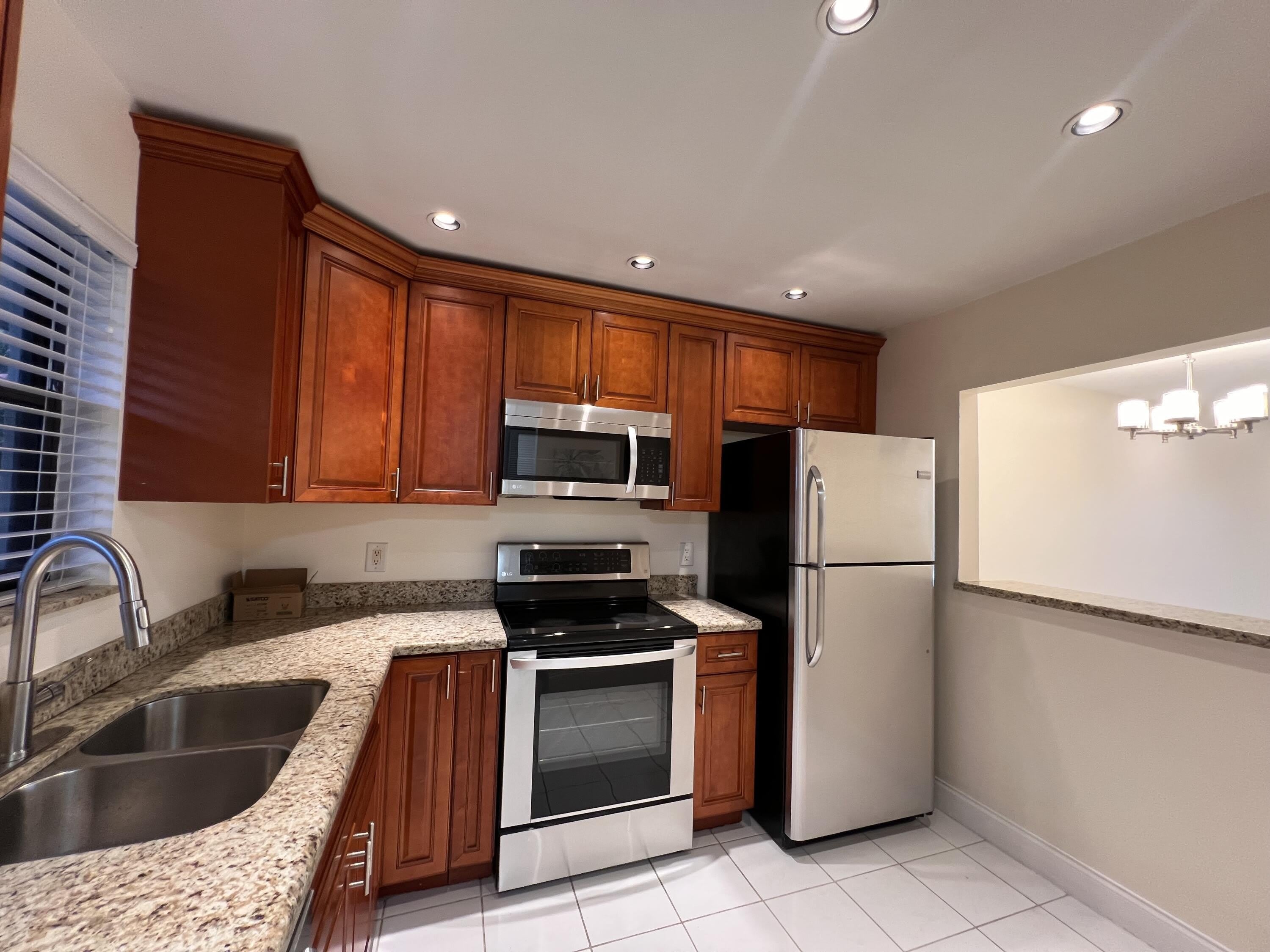 21911 Lake Forest Circle – photo 4