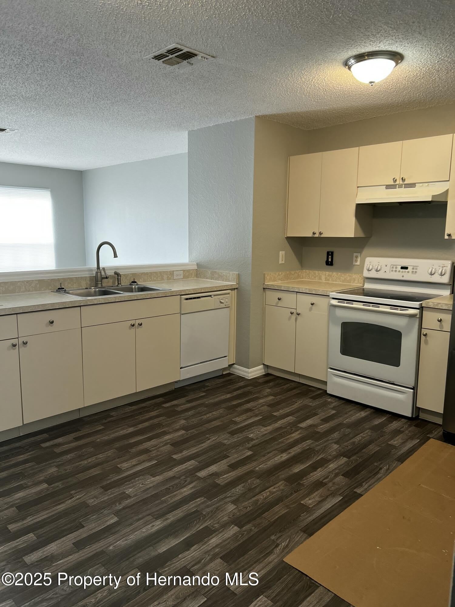 1264 Sylvia Avenue – photo 5