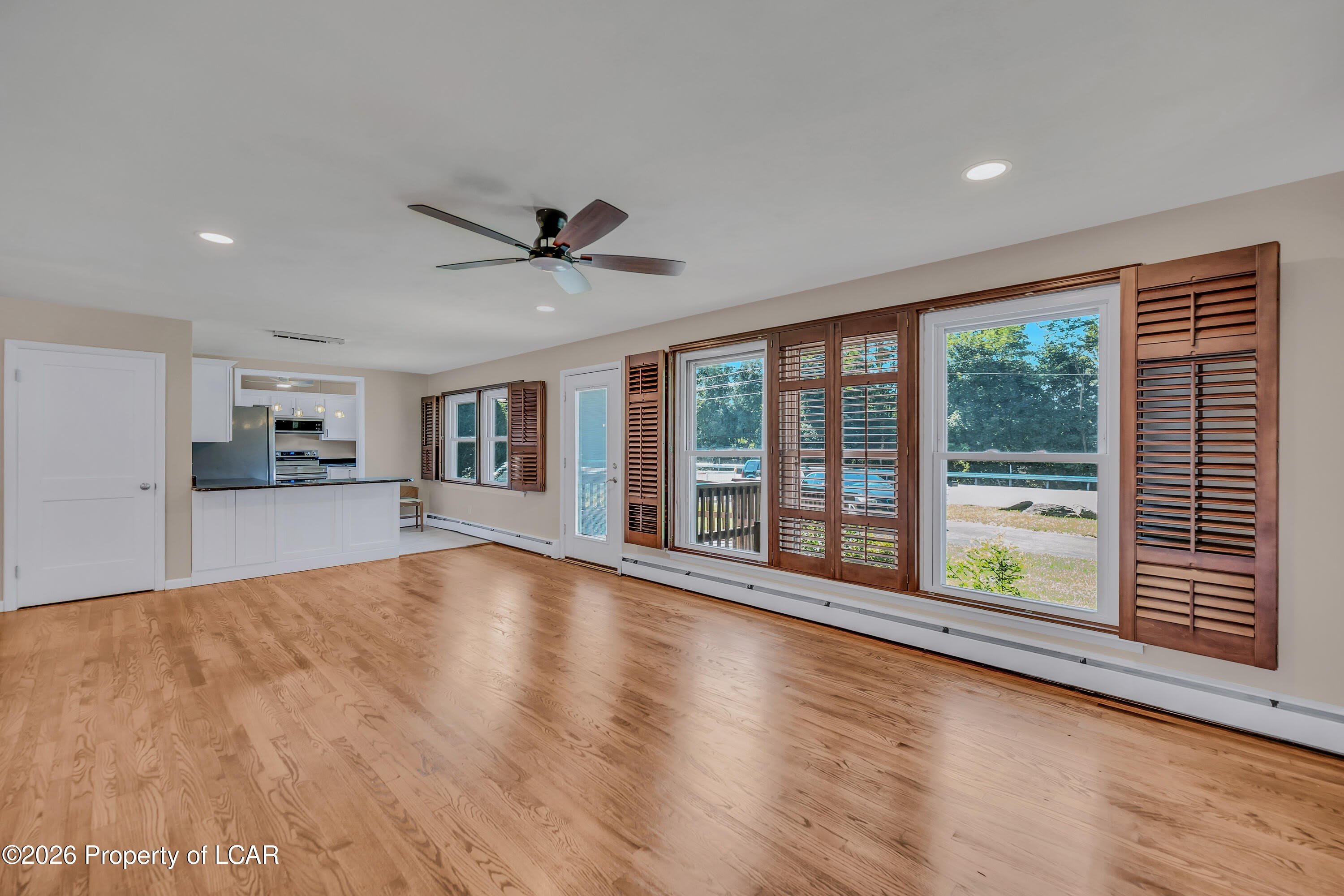 4647 Memorial Highway – photo 5