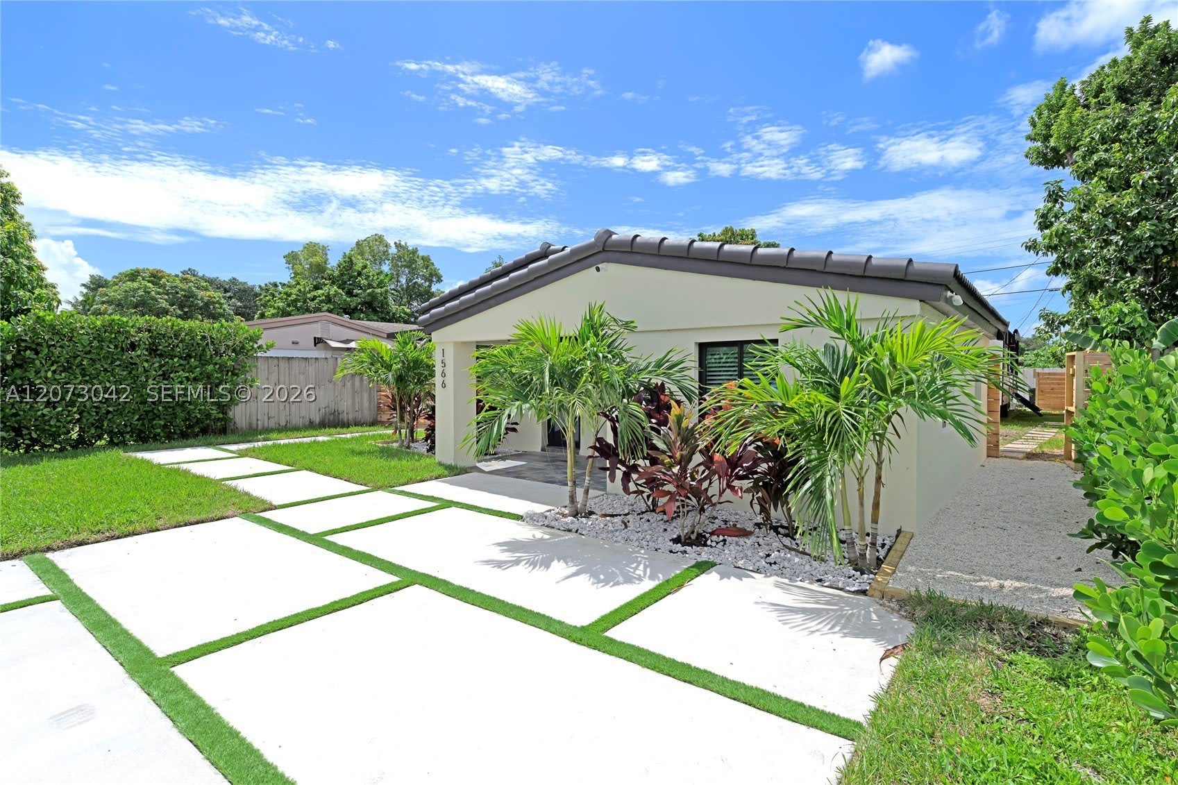 1566 NE 174th St – photo 2