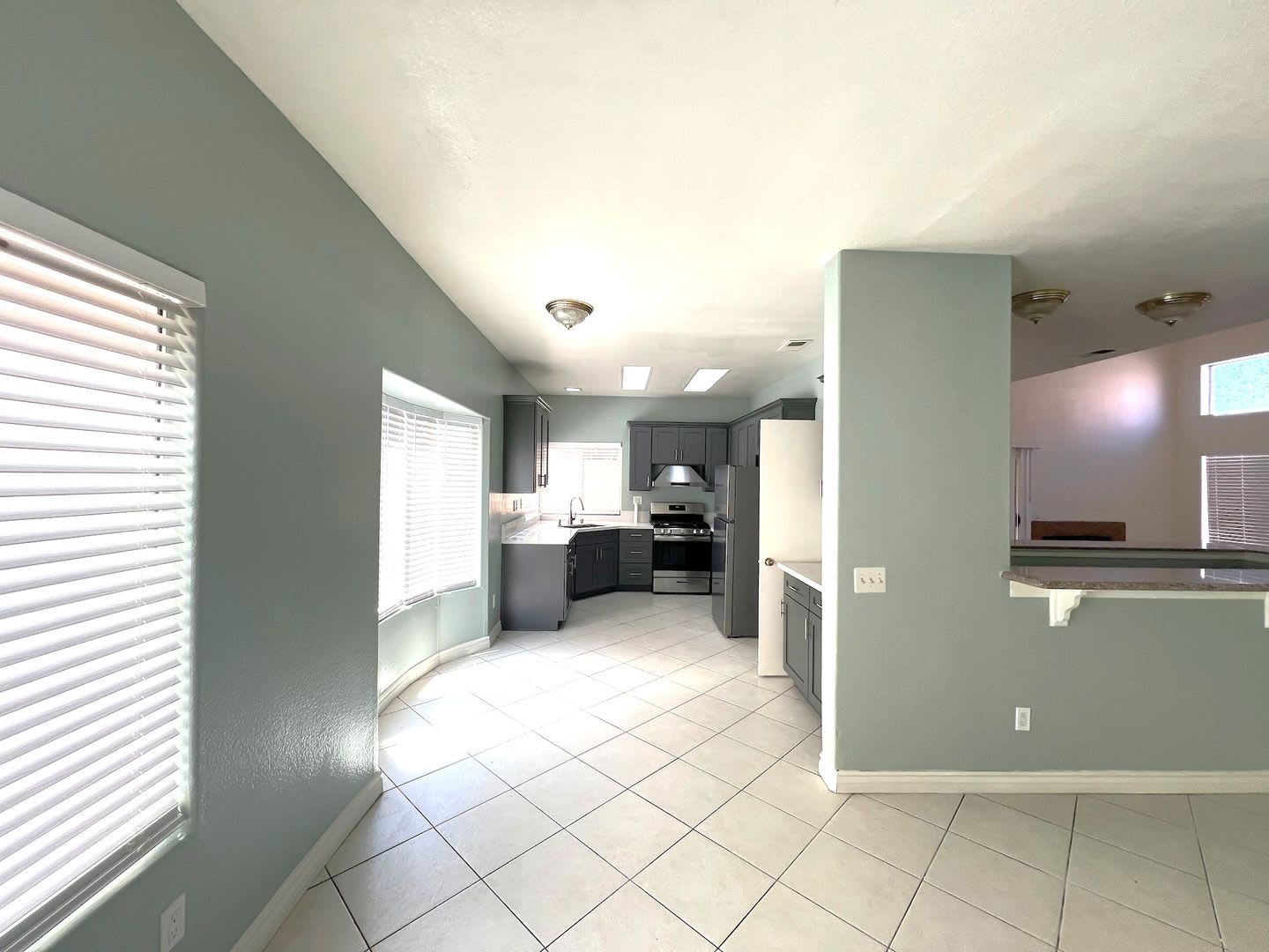 Spacious 4-Bedroom Home with Large Backyard in Moreno Valley – photo 3