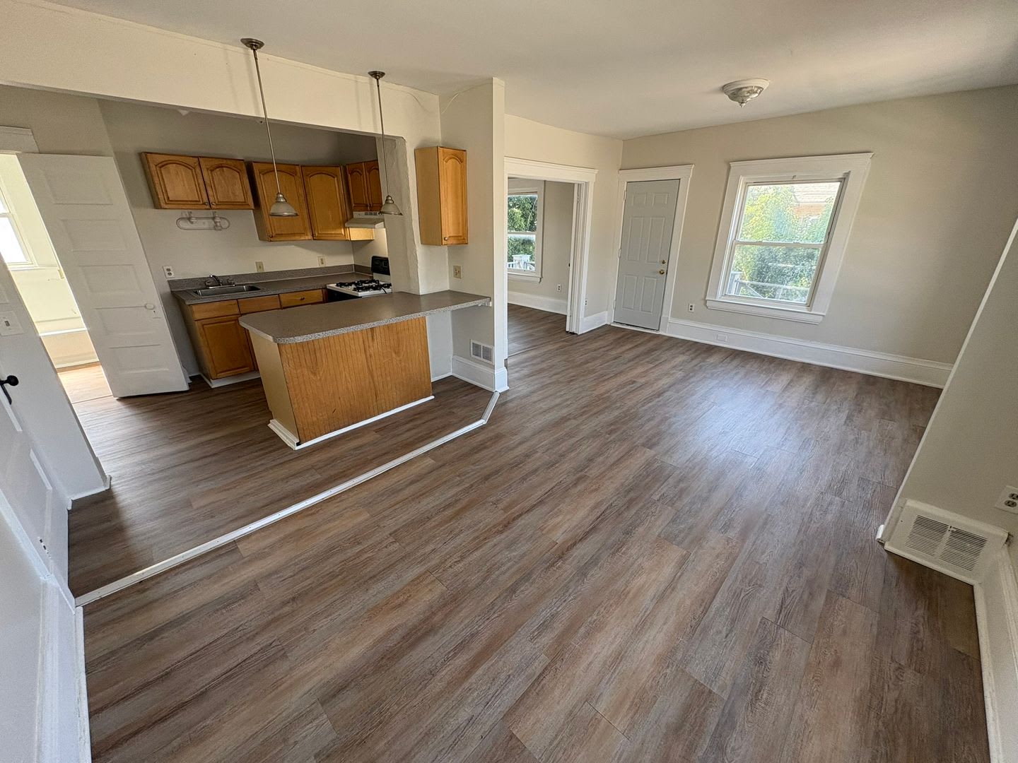 7951 Lorain Ave – photo 1