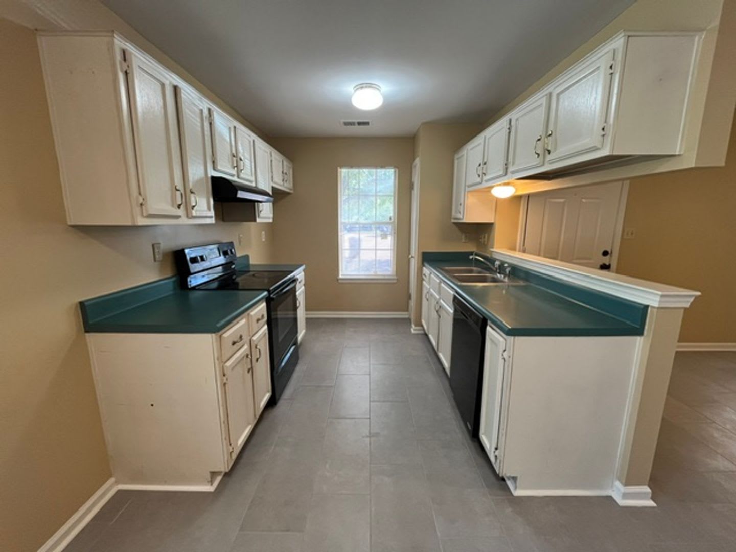 Renovated 3 Bedroom 2 Bath Home for Rent!! – photo 4
