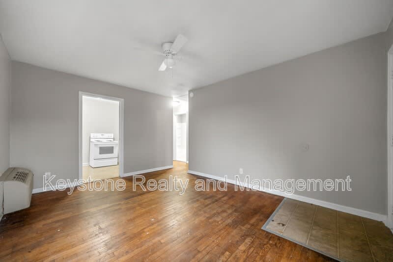 1525 Ferrel Street – photo 5